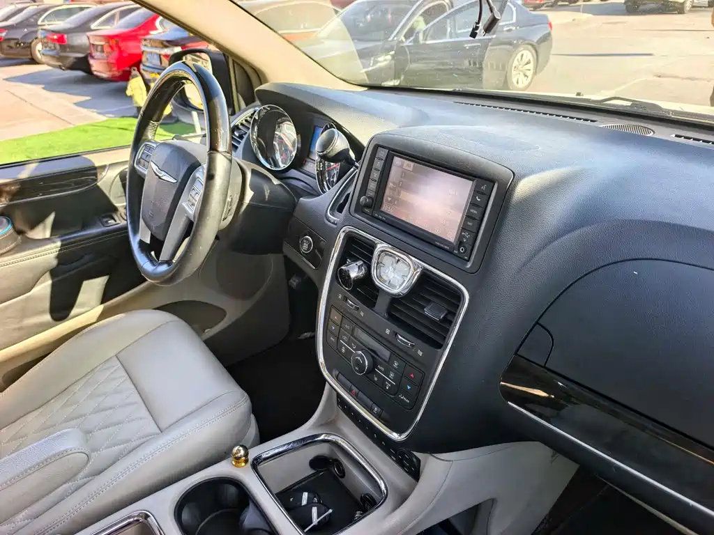 Chrysler Grand Voyager 2014 — фото 15