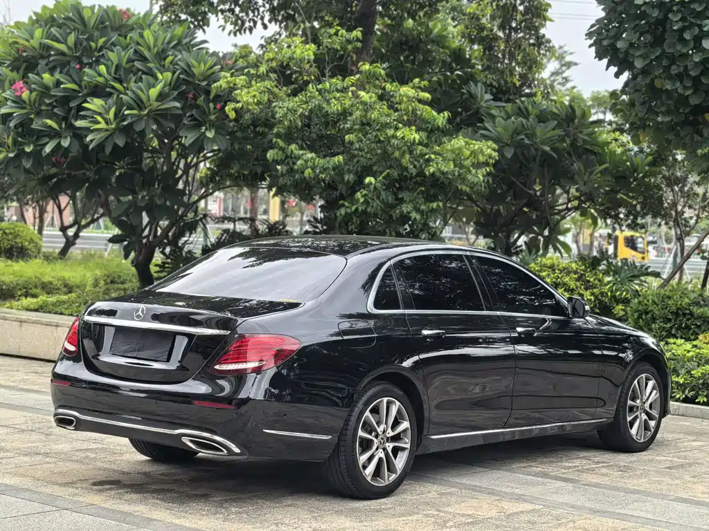 Mercedes-Benz E-Class 2019 — фото 12