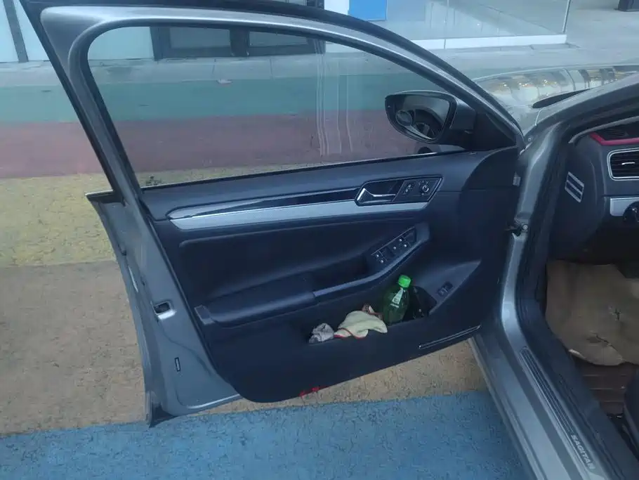 Volkswagen Sagitar 2016