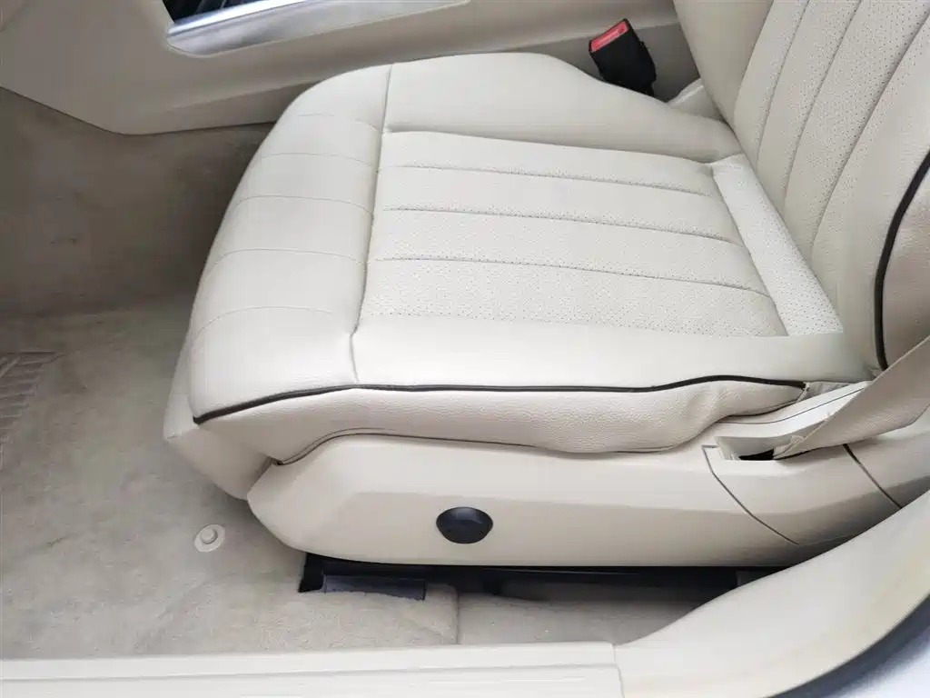 Mercedes-Benz E-Class 2015 — фото 20