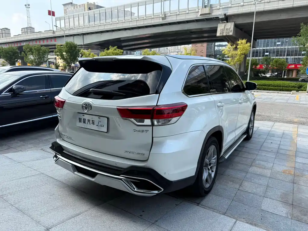 Toyota Highlander 2018 — фото 9