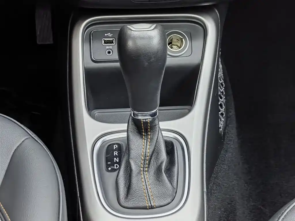 Jeep Compass 2018 — фото 13