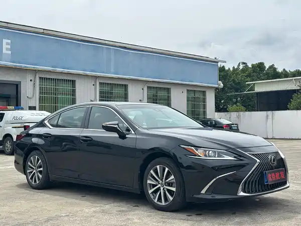 Lexus ES 2019