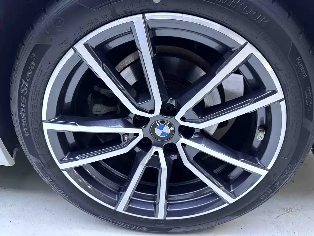 BMW 3 Series 2023 — фото 19