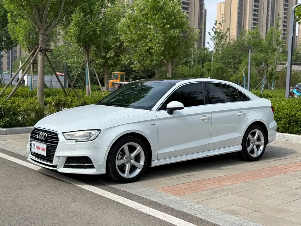 Audi A3 2017 — фото 1