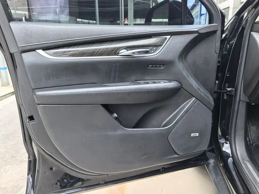 Cadillac XT5 2017 — фото 10