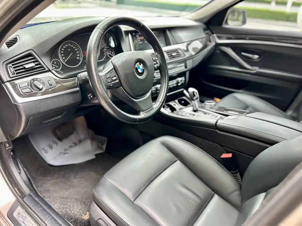 BMW 5 Series 2014 — фото 11