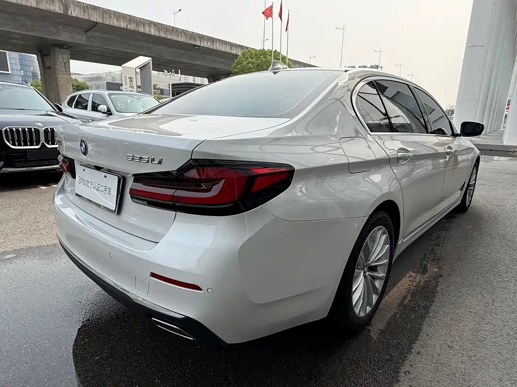 BMW 5 Series 2021 — фото 11