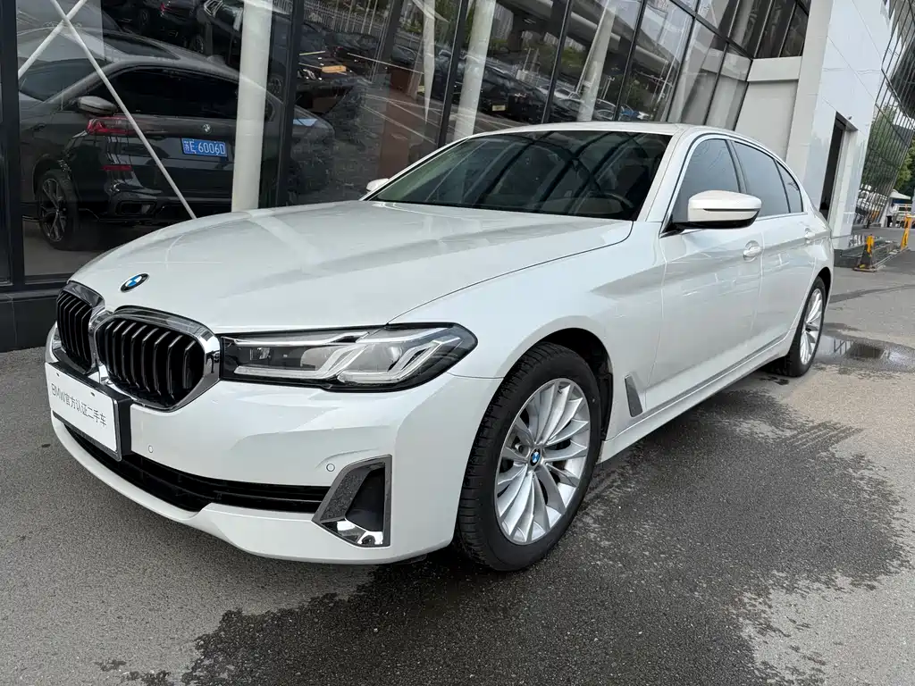 BMW 5 Series 2021 — фото 1
