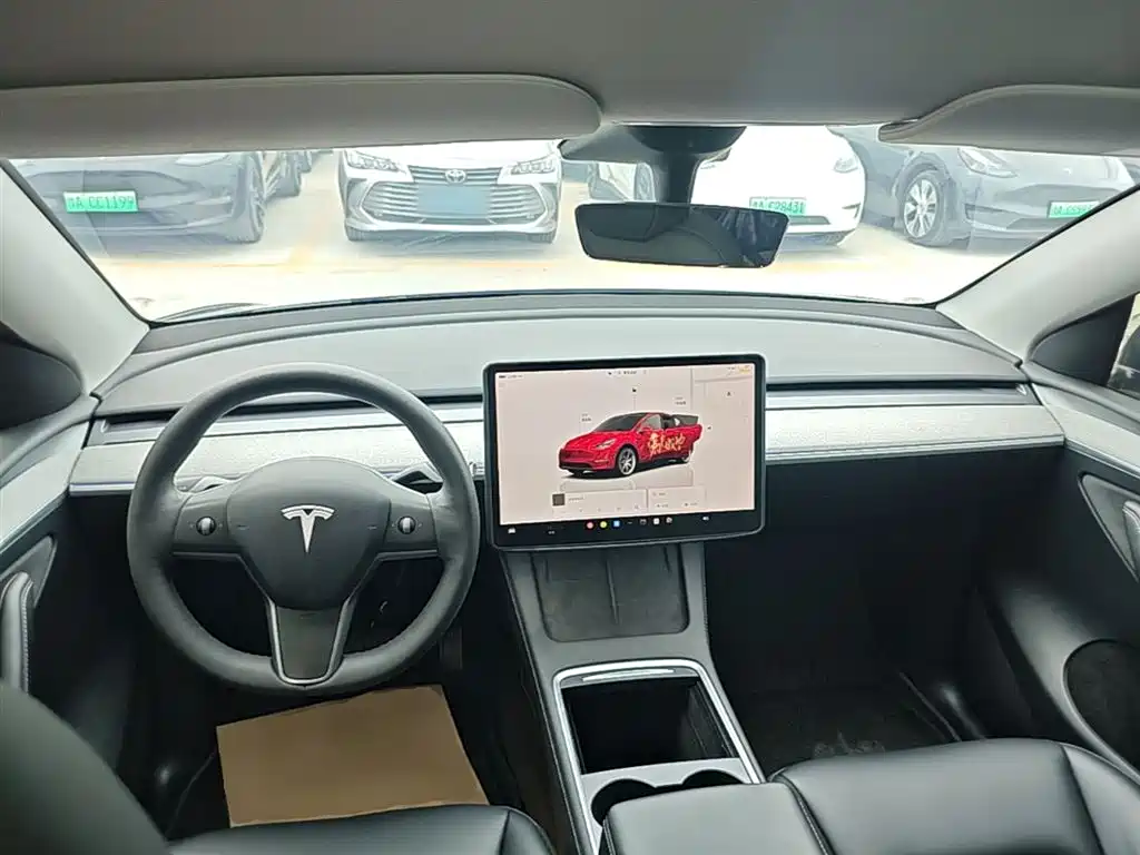 Tesla Model Y 2024 — фото 10