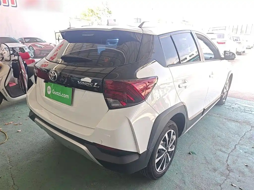 Toyota Yaris L 2020 — фото 7