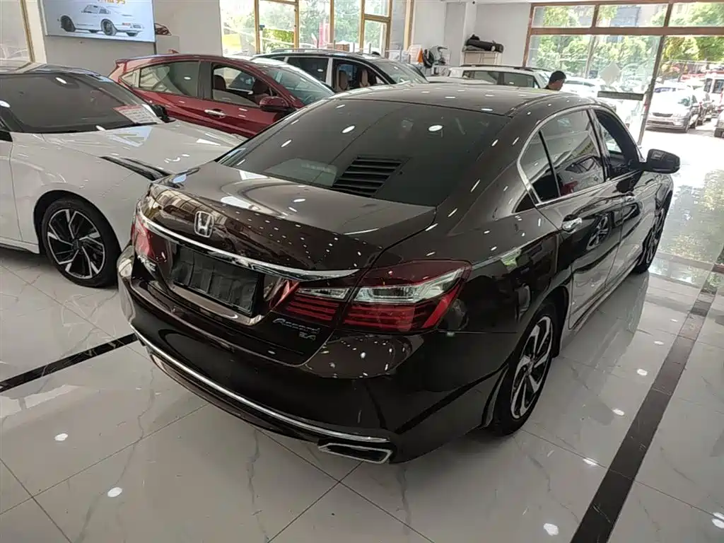 Honda Accord 2017 — фото 7