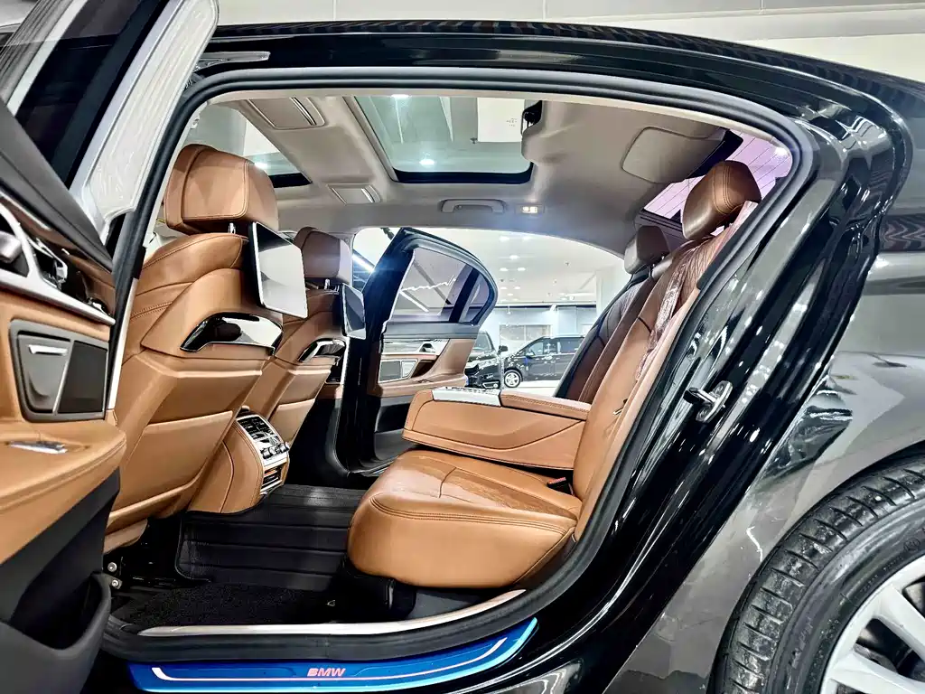 BMW 7 Series 2017 — фото 7