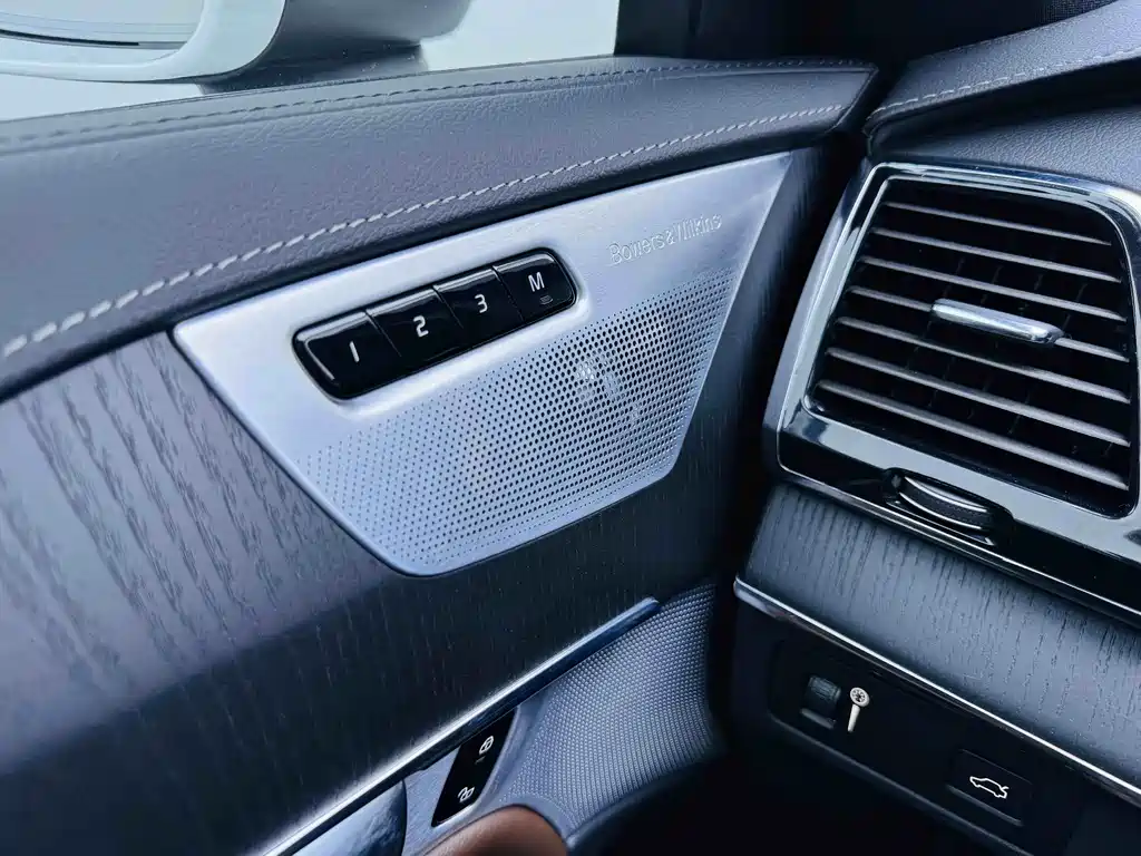 Volvo XC90 2021 — фото 11