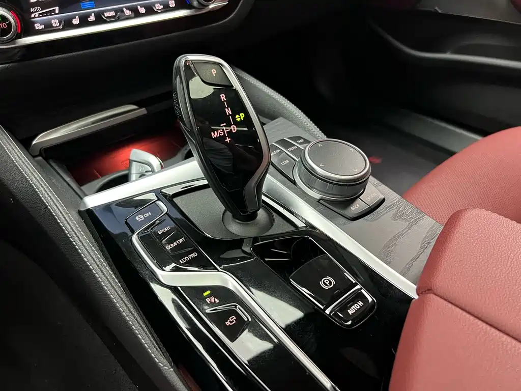 BMW 5 Series 2021 — фото 15
