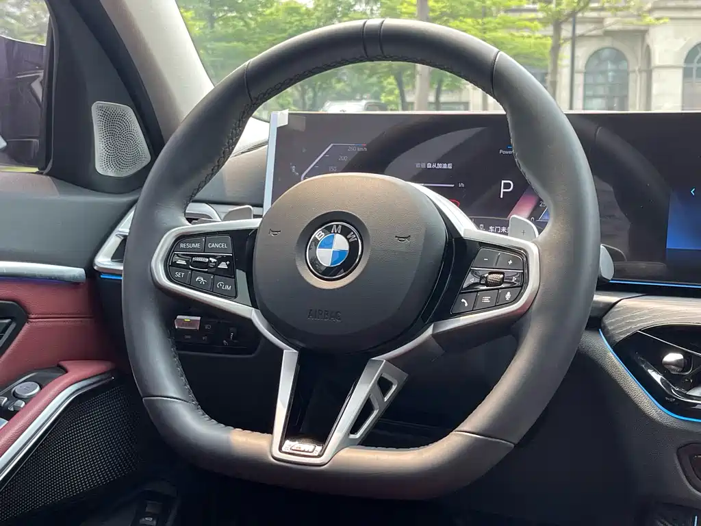 BMW 3 Series 2025 — фото 18