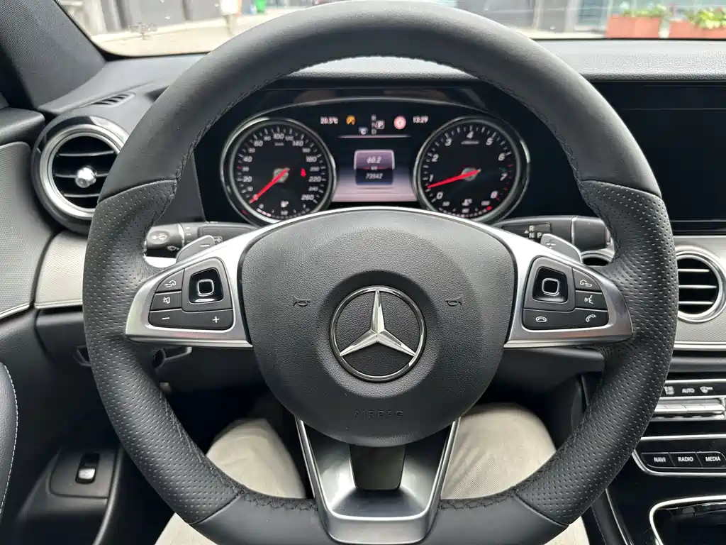 Mercedes-Benz E-Class 2018 — фото 11
