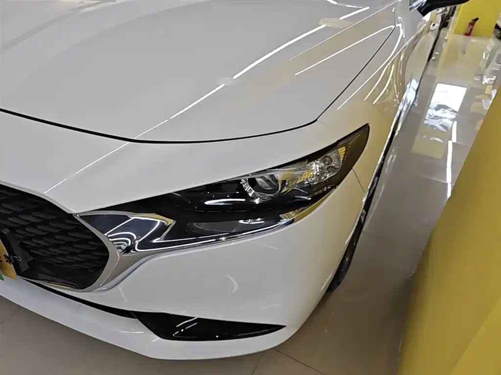 Mazda 3 Axela 2021 — фото 24
