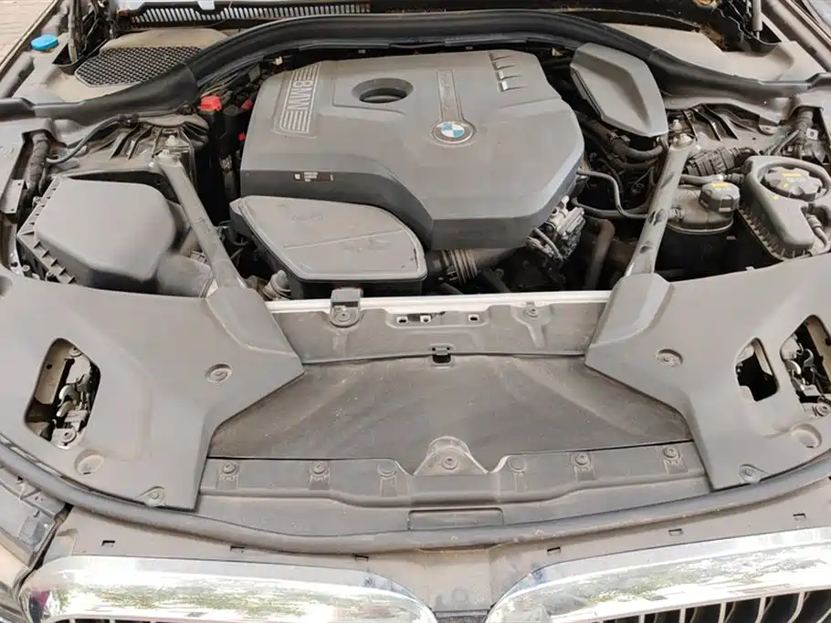 BMW 5 Series 2018 — фото 10