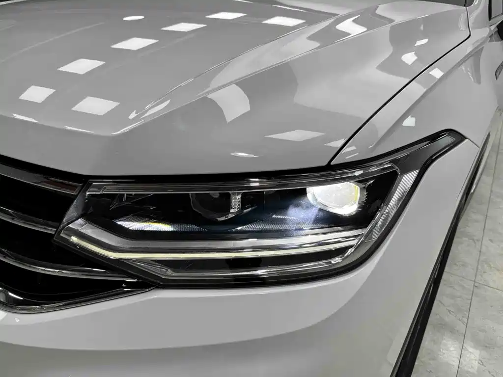 Volkswagen Tiguan L 2022 — фото 17