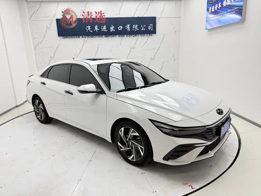 Hyundai Elantra 2023 — фото 3