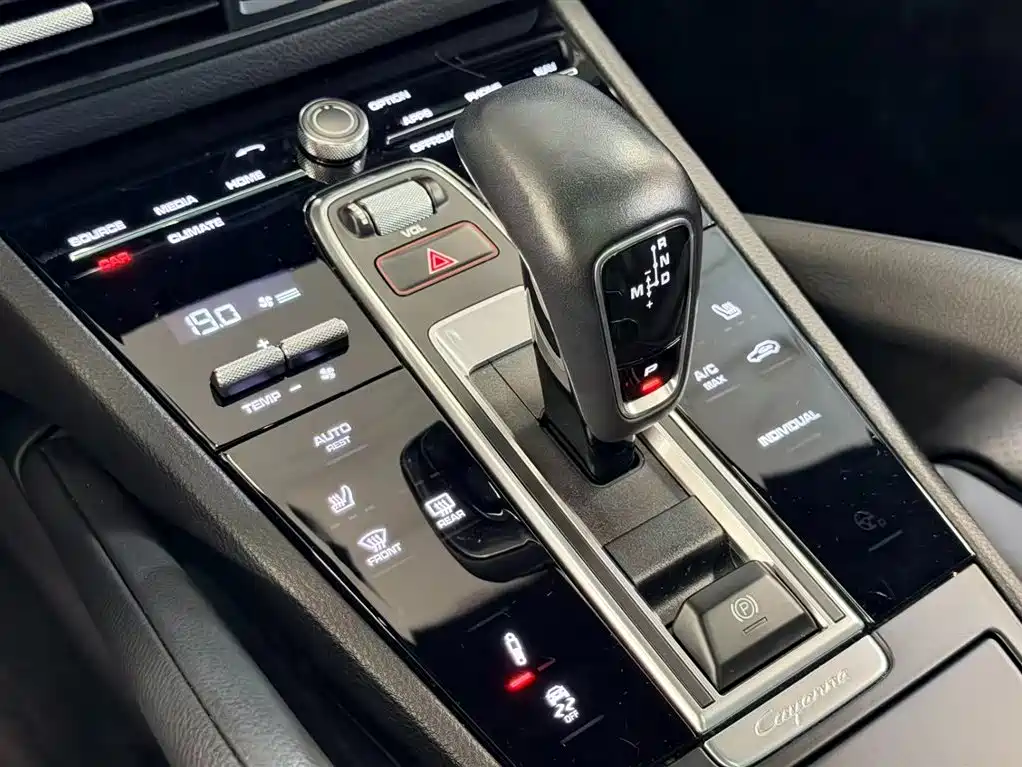 Porsche Cayenne Hybrid 2022 — фото 12
