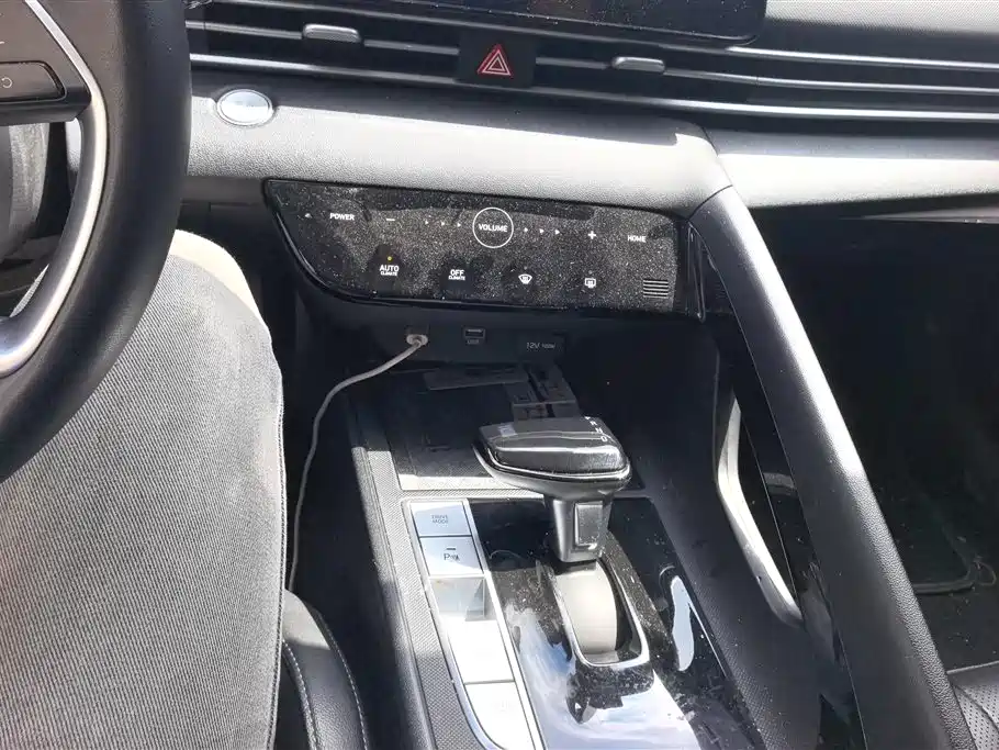 Hyundai Elantra 2023 — фото 16