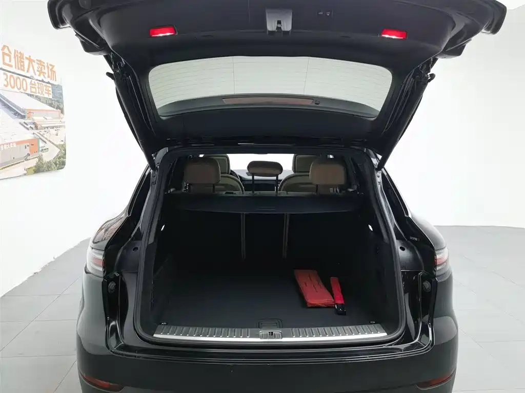 Porsche Cayenne 2018 — фото 16