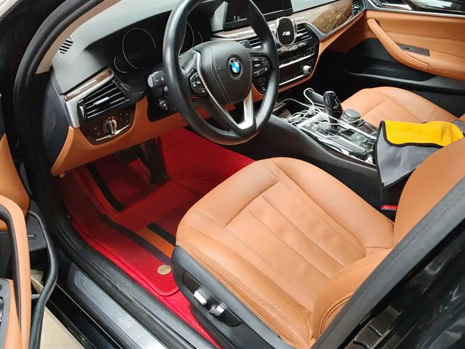 BMW 5 Series 2018 — фото 9