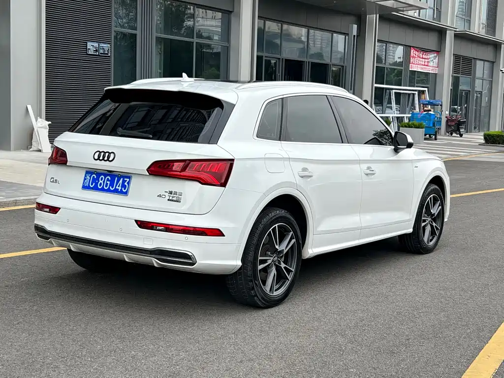 Audi Q5L 2020 — фото 6