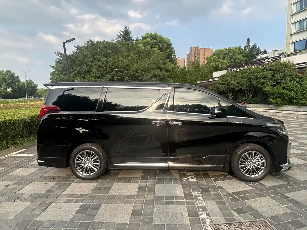 Toyota Alphard 2022 — фото 4