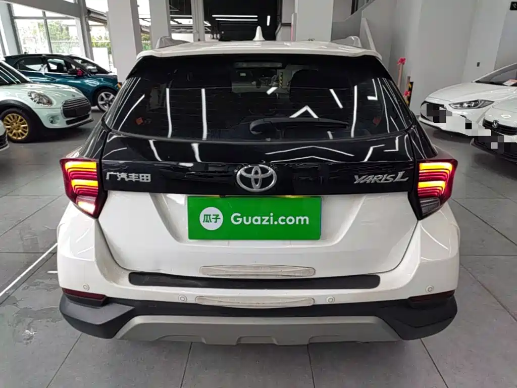 Toyota Yaris L 2023 — фото 6