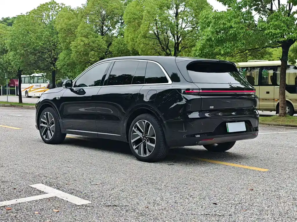 Li Auto Li L6 2025