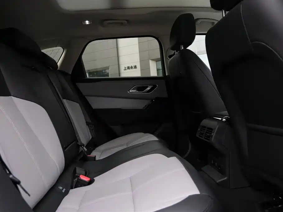 Land Rover Velar 2025 — фото 17