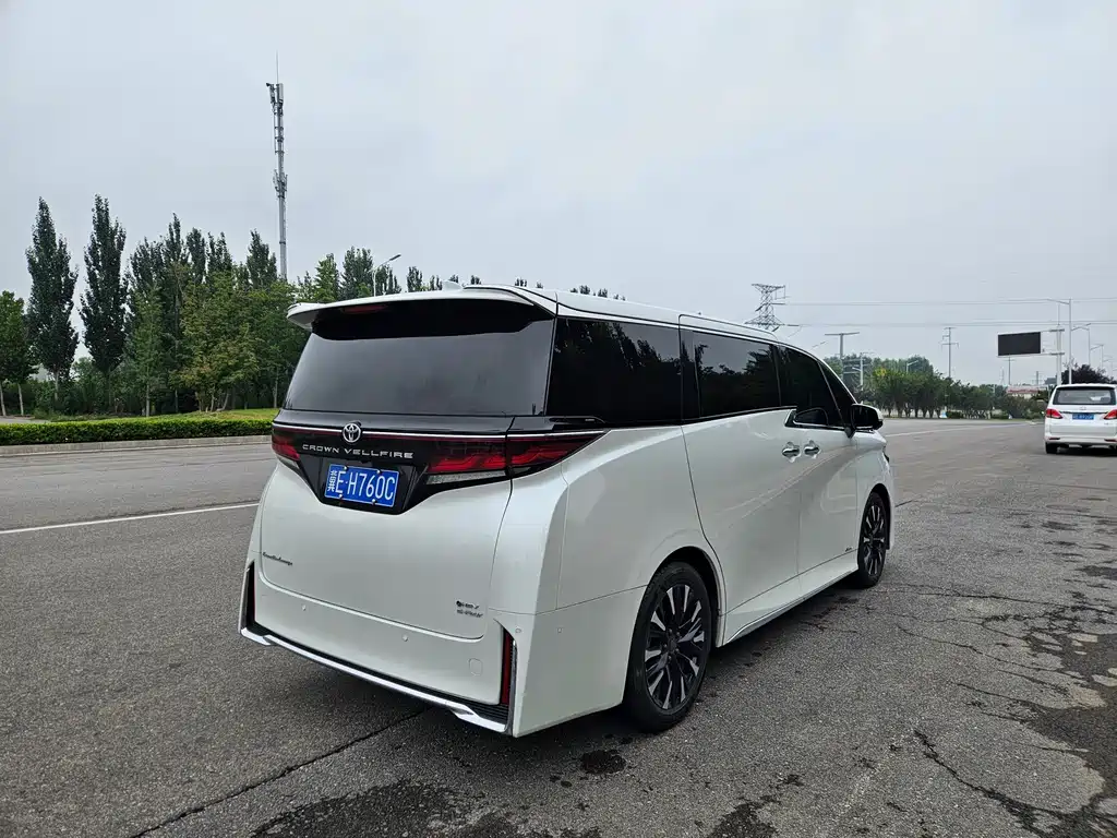 Toyota Vellfire 2026 — фото 4