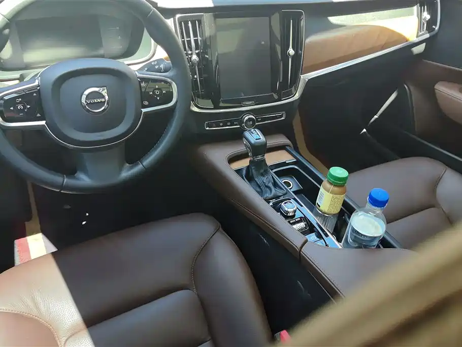 Volvo S90 2019 — фото 12