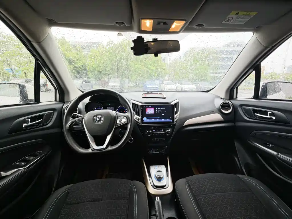 Changan CS15EV 2019 — фото 7