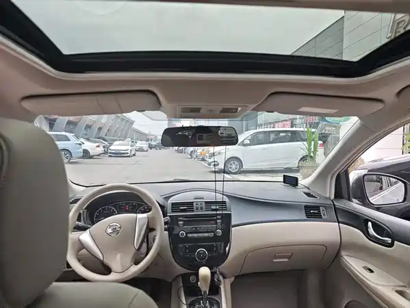 Nissan Tiida 2012