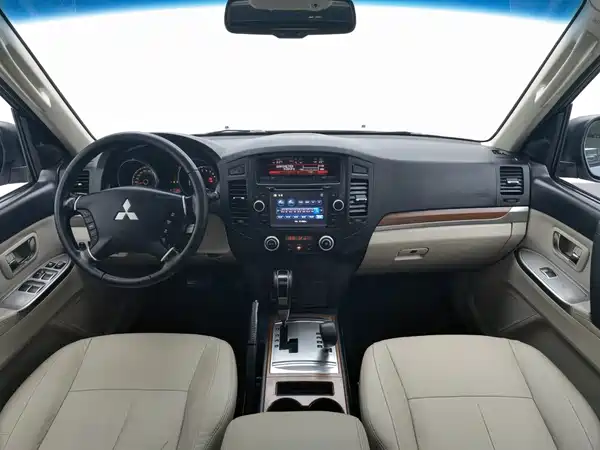 Mitsubishi Pajero 2012