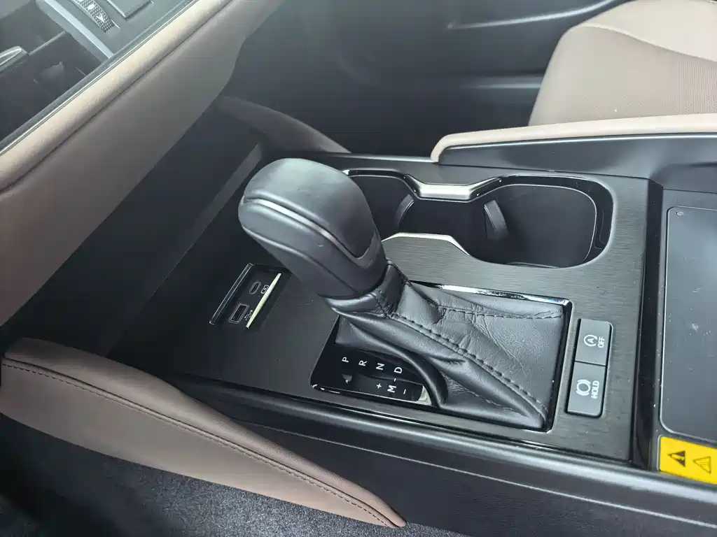Lexus ES 2025 — фото 10