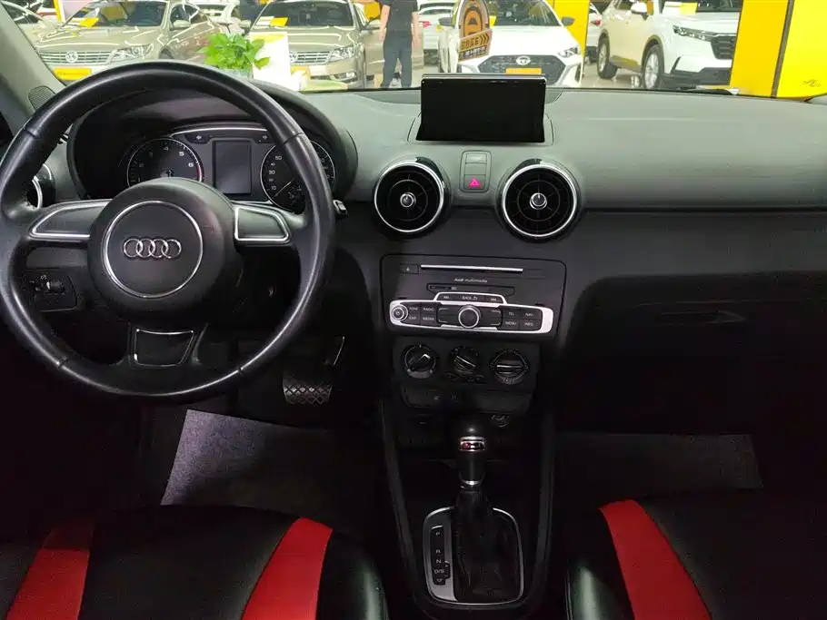 Audi A1 2017 — фото 12