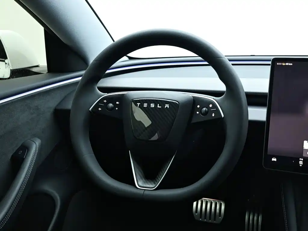 Tesla Model 3 2024 — фото 17