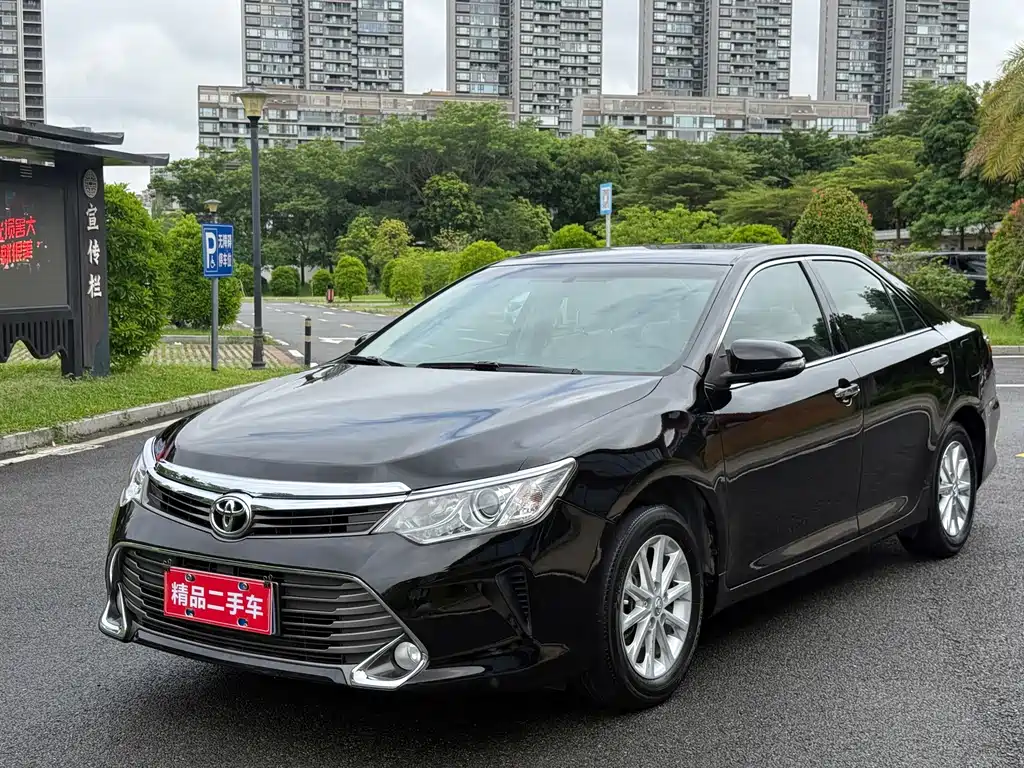 Toyota Camry 2015 — фото 1