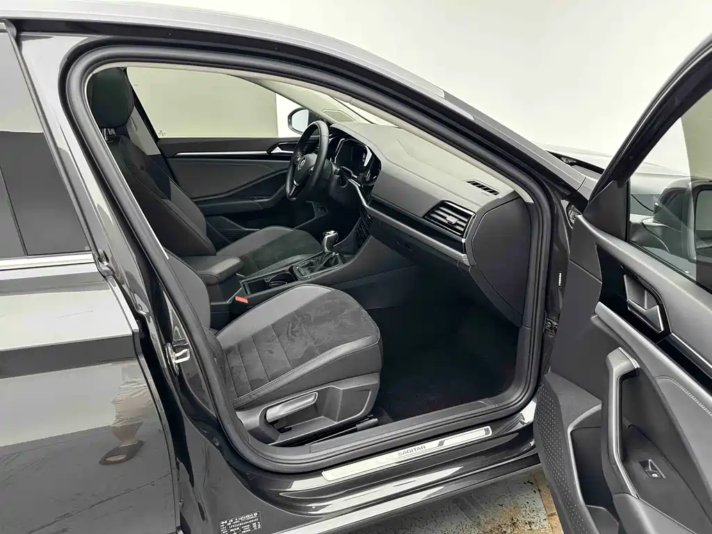 Volkswagen Sagitar 2022