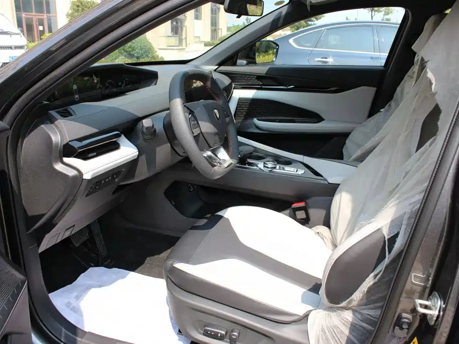 Changan UNI-V Smart Electric Idd 2025 — фото 15