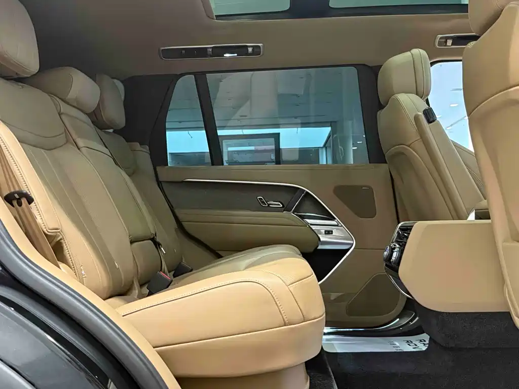 Land Rover Range Rover 2025 — фото 15