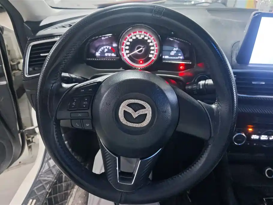 Mazda 3 Axela 2016 — фото 15