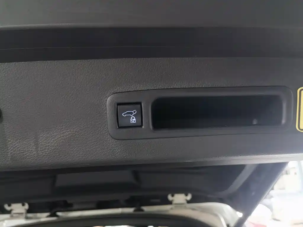 Toyota Sienna 2023 — фото 15