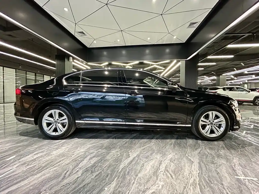 Volkswagen Magotan 2025