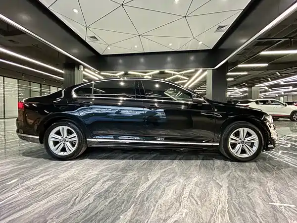 Volkswagen Magotan 2025